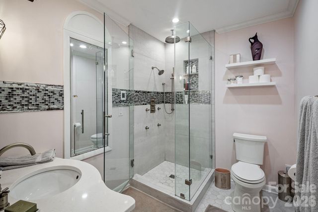 2082 2nd Street Drive NW, Hickory, NC 28601