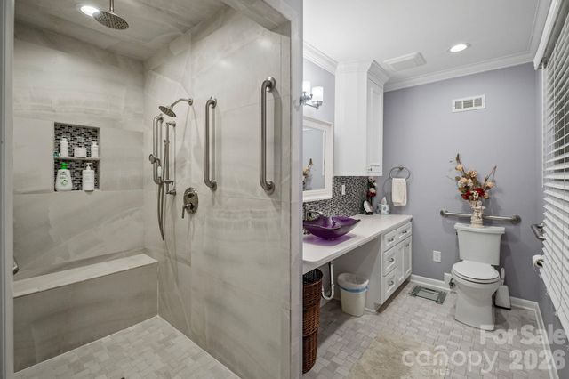 2082 2nd Street Drive NW, Hickory, NC 28601