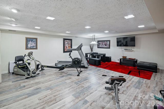 2082 2nd Street Drive NW, Hickory, NC 28601