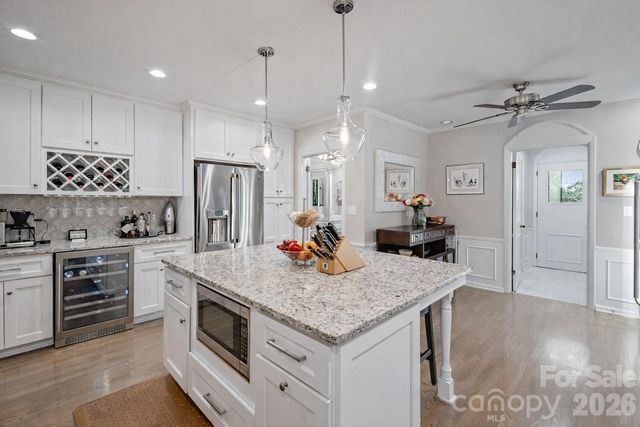 2082 2nd Street Drive NW, Hickory, NC 28601