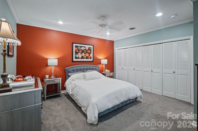 2082 2nd Street Drive NW, Hickory, NC 28601