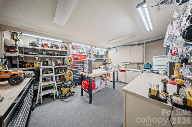 2082 2nd Street Drive NW, Hickory, NC 28601