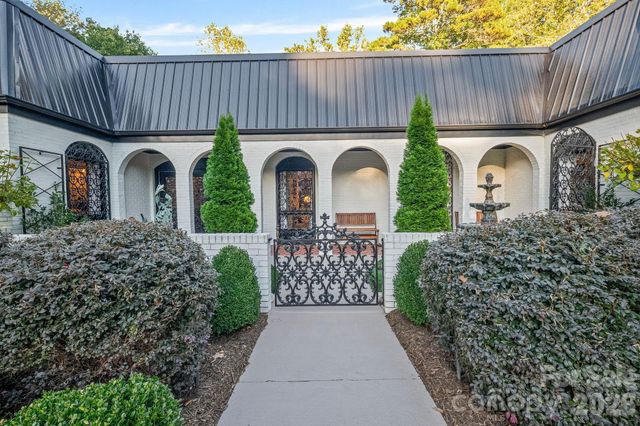 2082 2nd Street Drive NW, Hickory, NC 28601