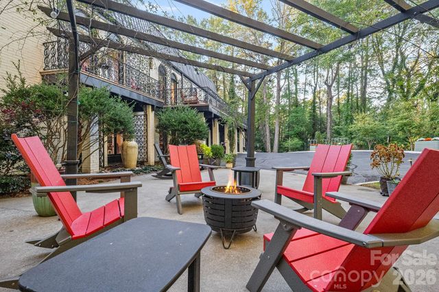 2082 2nd Street Drive NW, Hickory, NC 28601