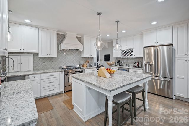 2082 2nd Street Drive NW, Hickory, NC 28601