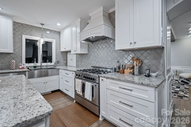 2082 2nd Street Drive NW, Hickory, NC 28601