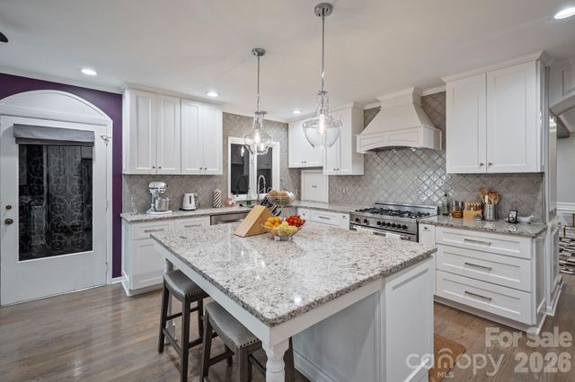 2082 2nd Street Drive NW, Hickory, NC 28601