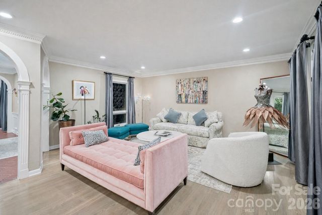 2082 2nd Street Drive NW, Hickory, NC 28601