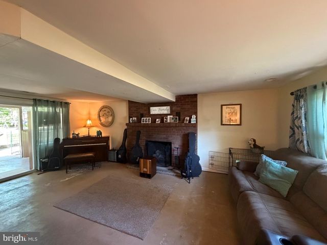 1080 BENNETT DR, Woodbury, NJ 08096