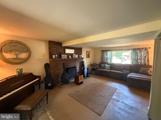1080 BENNETT DR, Woodbury, NJ 08096