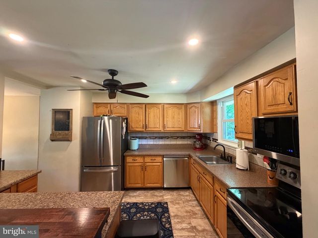 1080 BENNETT DR, Woodbury, NJ 08096