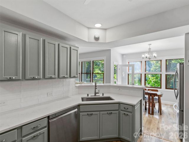 220 Stoney Falls Loop 1 B2, Burnsville, NC 28714