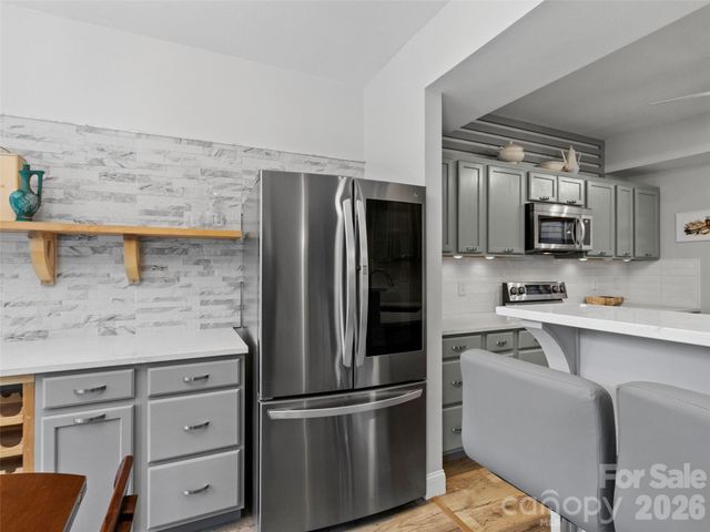 220 Stoney Falls Loop 1 B2, Burnsville, NC 28714