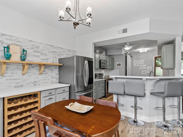220 Stoney Falls Loop 1 B2, Burnsville, NC 28714