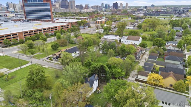 1547 Elm Street, Detroit, MI 48216