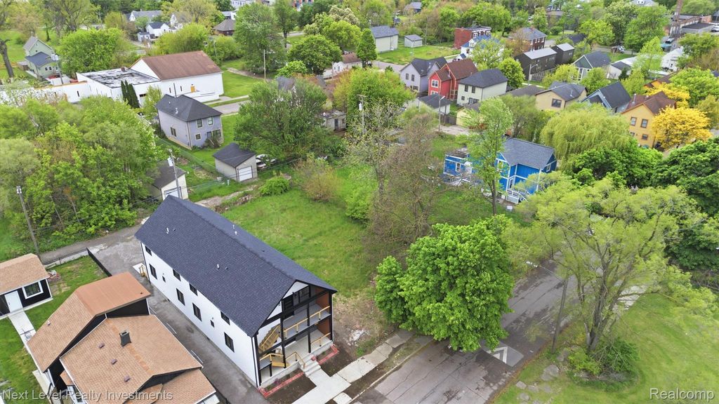 1547 Elm Street, Detroit, MI 48216