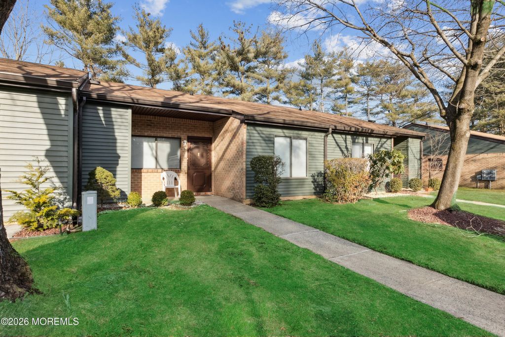 212 Covered Bridge Boulevard D, Manalapan, NJ 07726