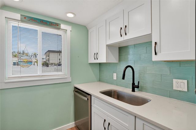 117 7TH STREET N 2, Bradenton Beach, FL 34217