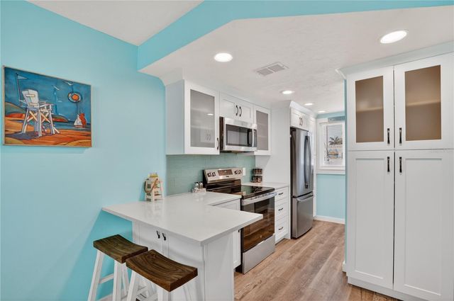 117 7TH STREET N 2, Bradenton Beach, FL 34217