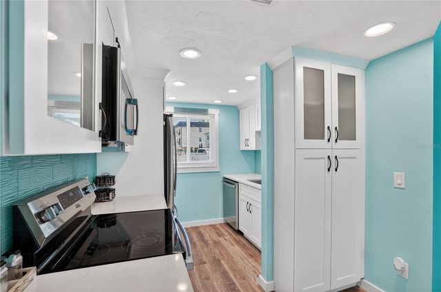 117 7TH STREET N 2, Bradenton Beach, FL 34217