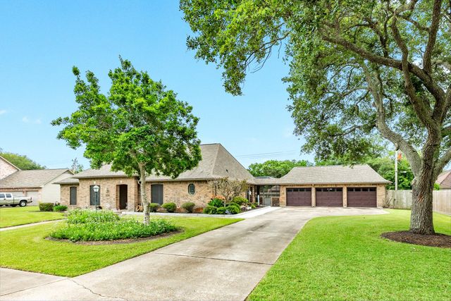 114 Strawberry Drive, Lake Jackson, TX 77566