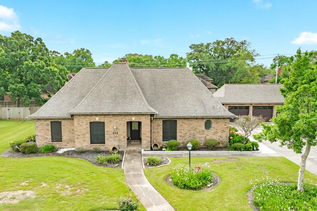 114 Strawberry Drive, Lake Jackson, TX 77566