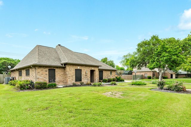 114 Strawberry Drive, Lake Jackson, TX 77566