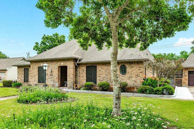 114 Strawberry Drive, Lake Jackson, TX 77566