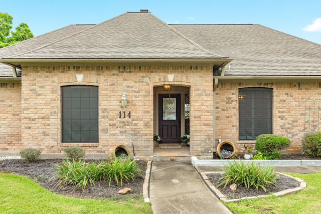 114 Strawberry Drive, Lake Jackson, TX 77566