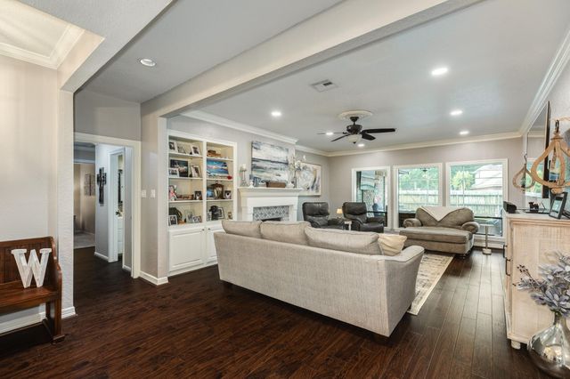 114 Strawberry Drive, Lake Jackson, TX 77566