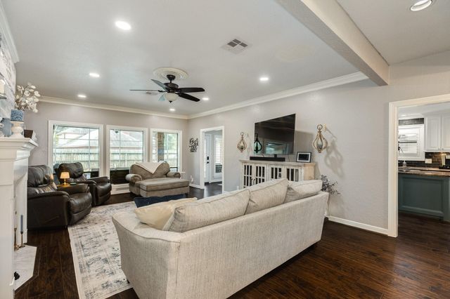 114 Strawberry Drive, Lake Jackson, TX 77566