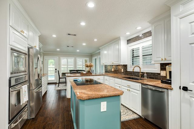 114 Strawberry Drive, Lake Jackson, TX 77566