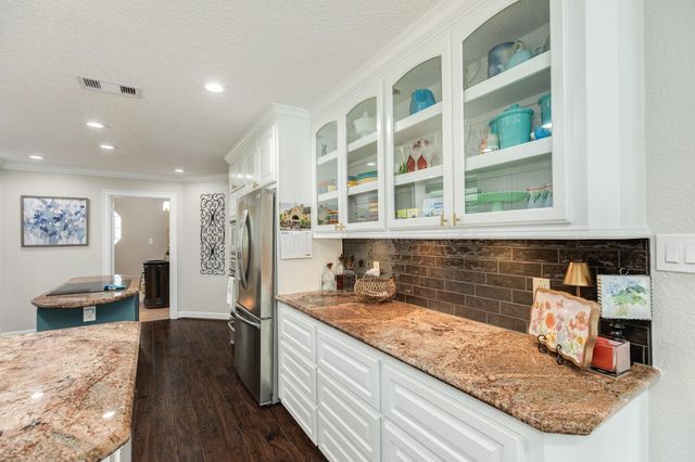 114 Strawberry Drive, Lake Jackson, TX 77566