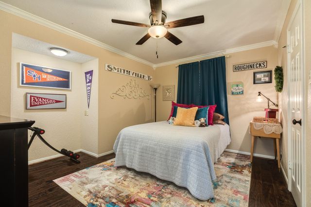 114 Strawberry Drive, Lake Jackson, TX 77566