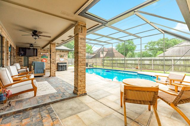 114 Strawberry Drive, Lake Jackson, TX 77566