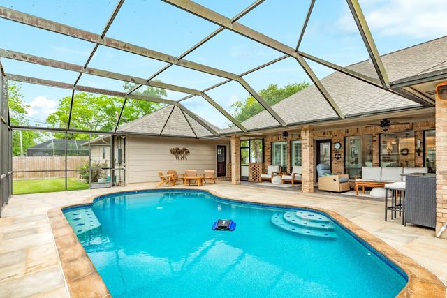 114 Strawberry Drive, Lake Jackson, TX 77566