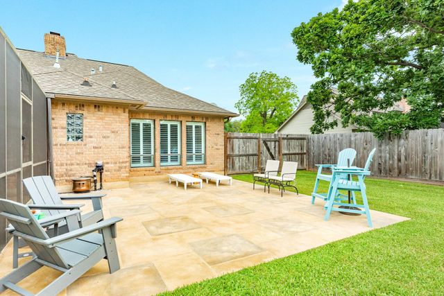 114 Strawberry Drive, Lake Jackson, TX 77566