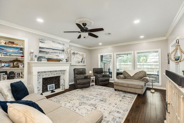 114 Strawberry Drive, Lake Jackson, TX 77566
