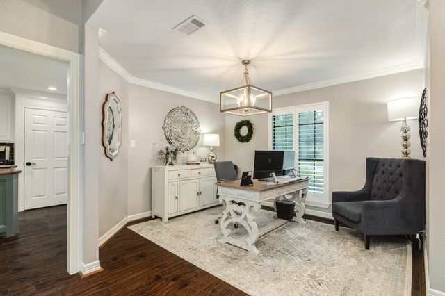 114 Strawberry Drive, Lake Jackson, TX 77566