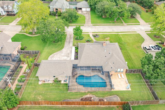 114 Strawberry Drive, Lake Jackson, TX 77566