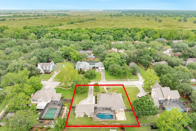 114 Strawberry Drive, Lake Jackson, TX 77566