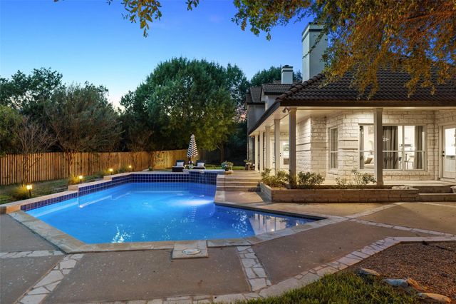 6 Candleleaf CT, The Hills, TX 78738