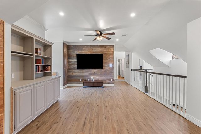 6 Candleleaf CT, The Hills, TX 78738