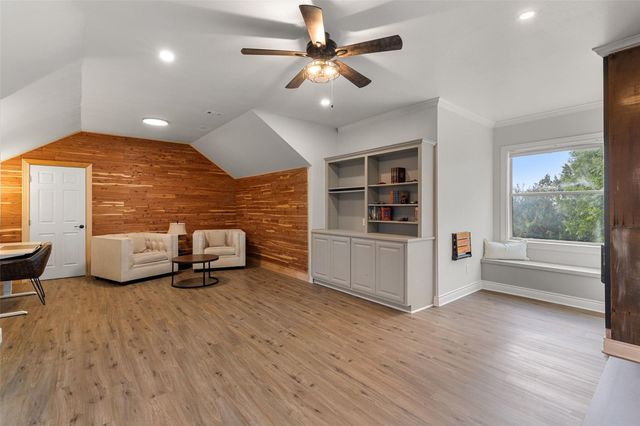 6 Candleleaf CT, The Hills, TX 78738
