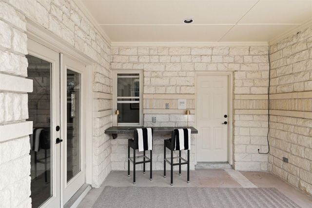 6 Candleleaf CT, The Hills, TX 78738