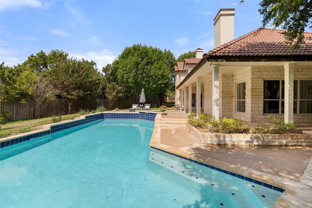 6 Candleleaf CT, The Hills, TX 78738