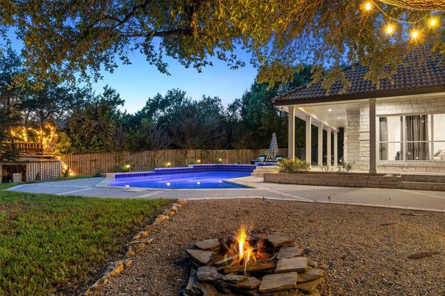 6 Candleleaf CT, The Hills, TX 78738