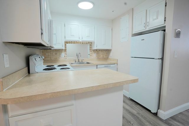 55 Presidential Dr 2, Quincy, MA 02169