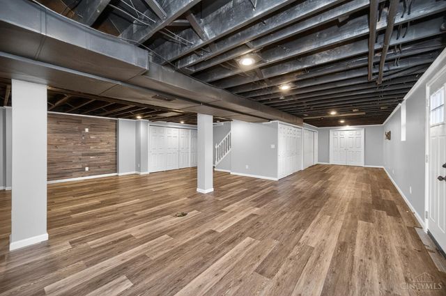355 Circlewood Lane, Wyoming, OH 45215