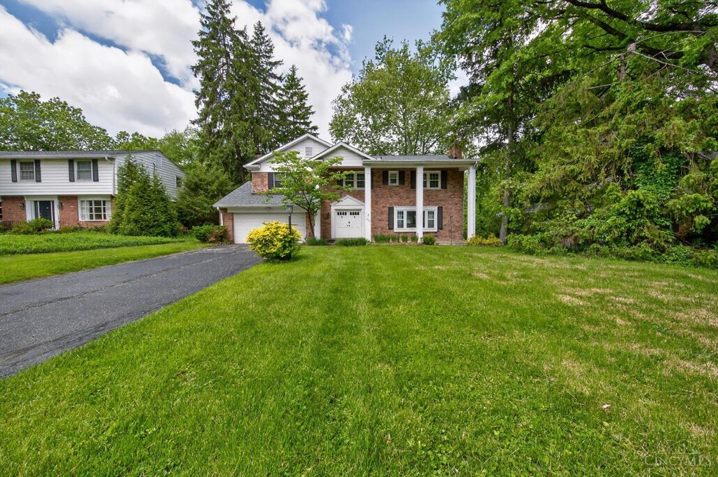 355 Circlewood Lane, Wyoming, OH 45215